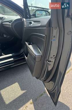 Седан Ford Fusion 2013 в 
