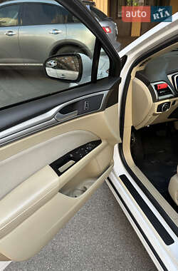 Седан Ford Fusion 2014 в 