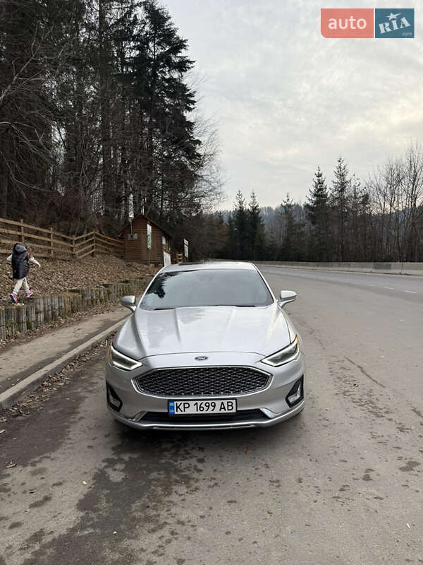 Седан Ford Fusion 2019 в 