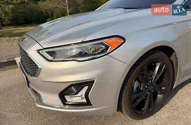 Седан Ford Fusion 2019 в 