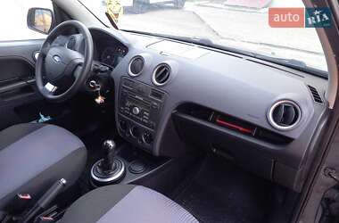 Хэтчбек Ford Fusion 2010 в 