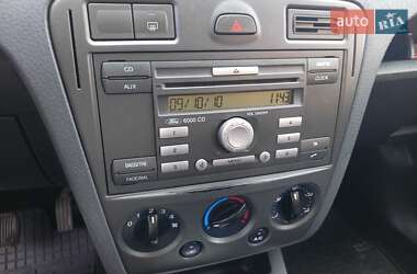 Хэтчбек Ford Fusion 2010 в 