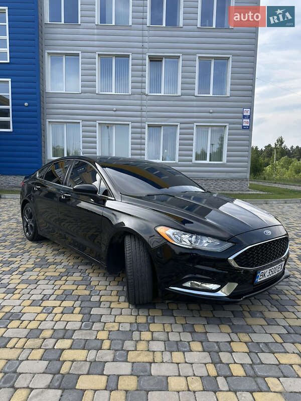 Седан Ford Fusion 2018 в 