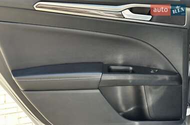 Седан Ford Fusion 2017 в 