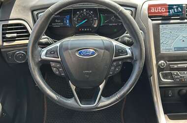 Седан Ford Fusion 2017 в 