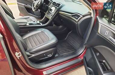 Седан Ford Fusion 2016 в 