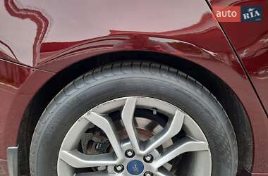 Седан Ford Fusion 2016 в 