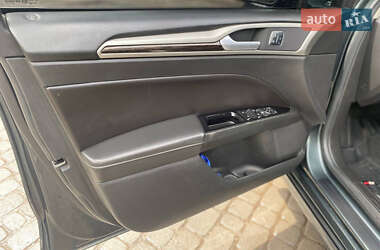 Седан Ford Fusion 2015 в 
