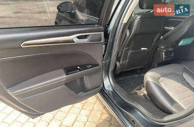 Седан Ford Fusion 2015 в 