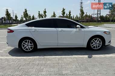 Седан Ford Fusion 2012 в 