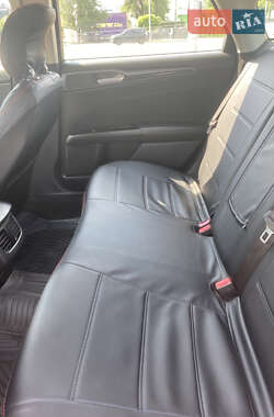 Седан Ford Fusion 2013 в 