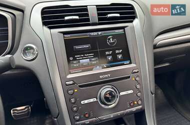 Седан Ford Fusion 2015 в 