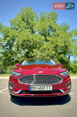 Седан Ford Fusion 2019 в 