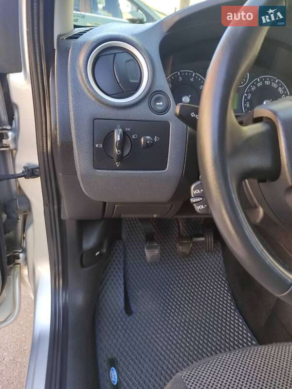 Хэтчбек Ford Fusion 2009 в 