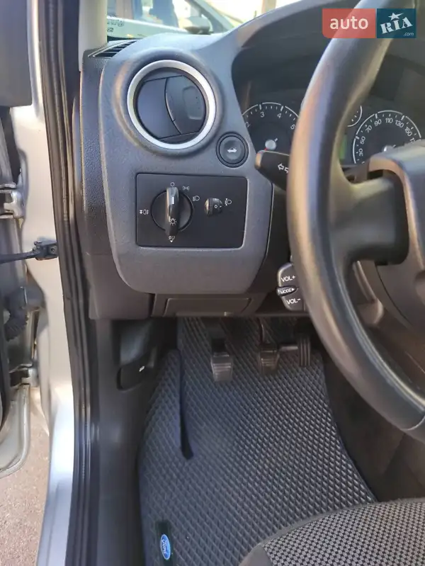Хэтчбек Ford Fusion 2009 в 