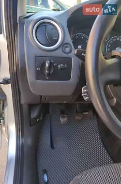 Хэтчбек Ford Fusion 2009 в 