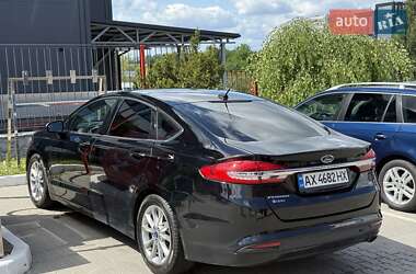 Седан Ford Fusion 2017 в 