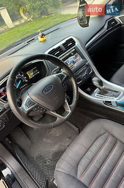 Седан Ford Fusion 2015 в 