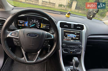 Седан Ford Fusion 2015 в 