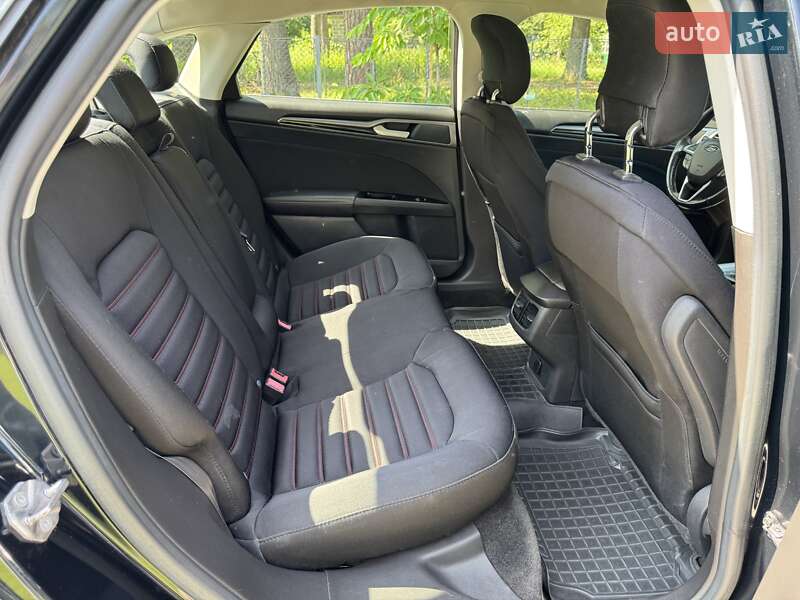 Седан Ford Fusion 2014 в Черкасах