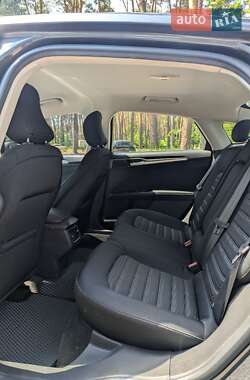 Седан Ford Fusion 2015 в 