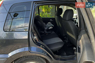 Хэтчбек Ford Fusion 2006 в 