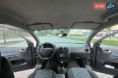 Хэтчбек Ford Fusion 2004 в 