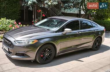 Седан Ford Fusion 2015 в 