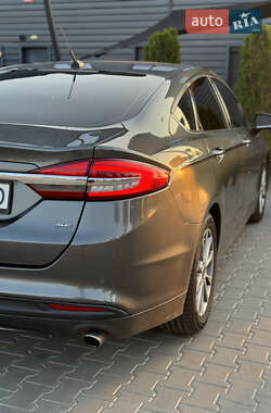 Седан Ford Fusion 2016 в 