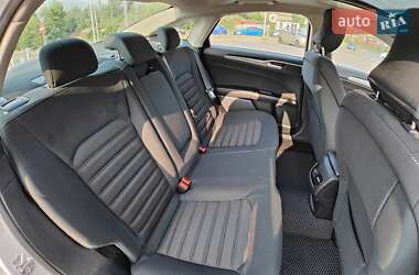 Седан Ford Fusion 2016 в 