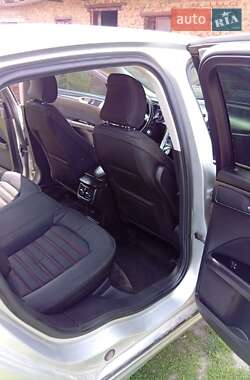 Седан Ford Fusion 2015 в 
