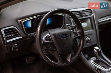 Седан Ford Fusion 2013 в 