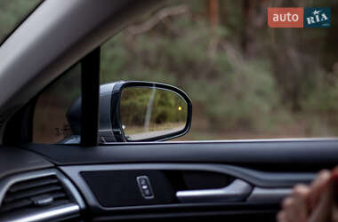 Седан Ford Fusion 2013 в 