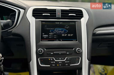 Седан Ford Fusion 2015 в 