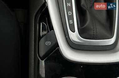 Седан Ford Fusion 2015 в 
