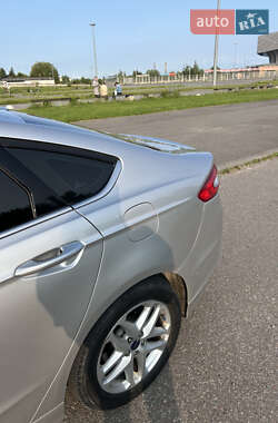 Седан Ford Fusion 2016 в 