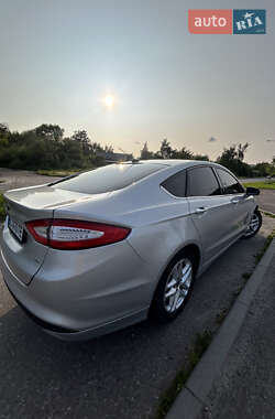 Седан Ford Fusion 2016 в 