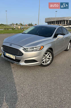Седан Ford Fusion 2016 в 