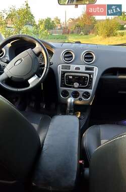 Хэтчбек Ford Fusion 2009 в 