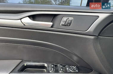 Седан Ford Fusion 2013 в 