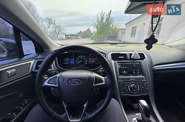 Седан Ford Fusion 2013 в 