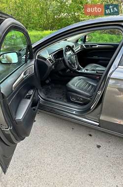 Седан Ford Fusion 2018 в 