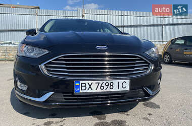 Седан Ford Fusion 2019 в Виньковцах