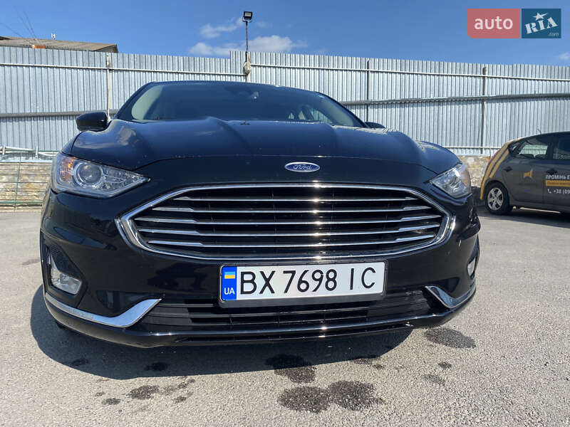 Седан Ford Fusion 2019 в 