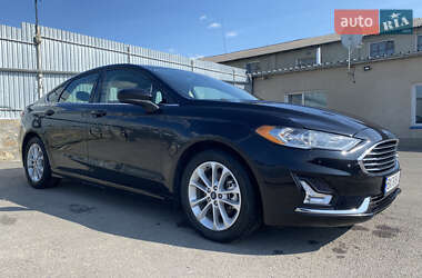 Седан Ford Fusion 2019 в 