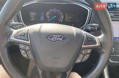 Седан Ford Fusion 2019 в 