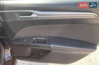 Седан Ford Fusion 2019 в 