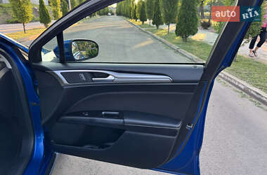 Седан Ford Fusion 2017 в 