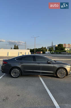 Седан Ford Fusion 2016 в 