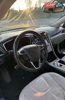 Седан Ford Fusion 2016 в 